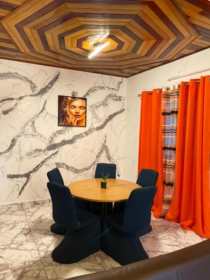 Cave Royale - Chambres-Studios-Apparts Meubles - Logpom Hopithal Des Soeurs Apres Camara Laye 두알라 외부 사진