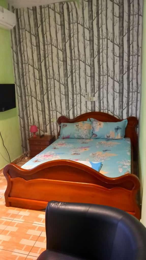 Cave Royale - Chambres-Studios-Apparts Meubles - Logpom Hopithal Des Soeurs Apres Camara Laye 두알라 외부 사진